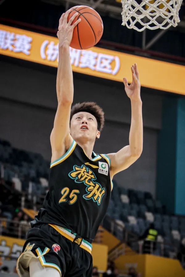 九游游戏-包含新疆天山雄狮逆转浙江广厦，逐渐回暖的词条