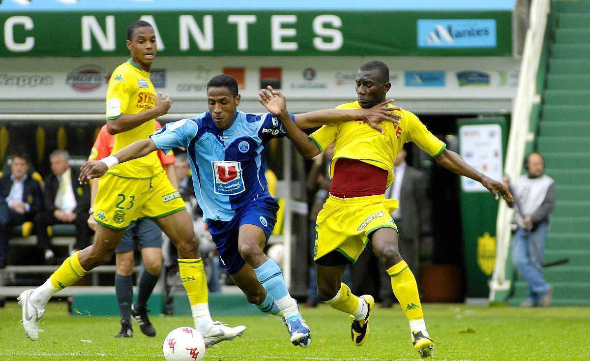 包含南特客场艰难收获一分，法甲保级形势不容乐观的词条