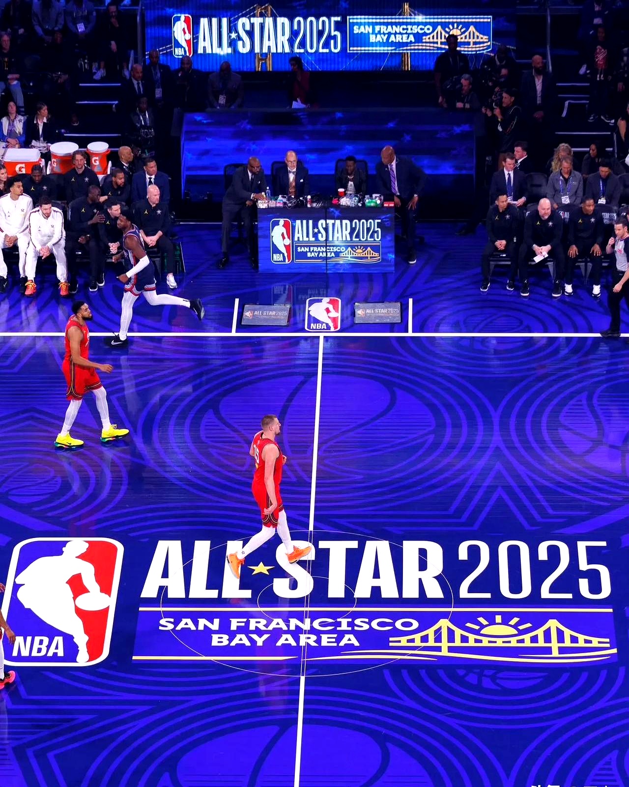 全球各地篮球精英云集，场上风云突变