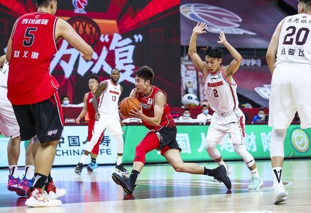 九游娱乐入口-紧张激烈的比赛，最后时刻决定胜者