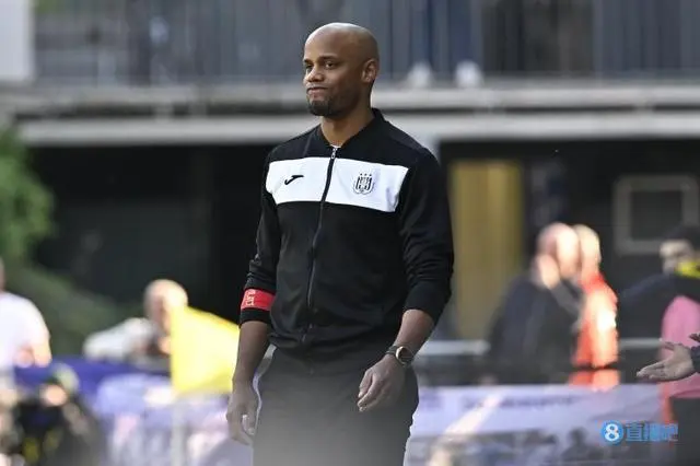 门兴踢球者队后防线连续失守，主帅面临压力