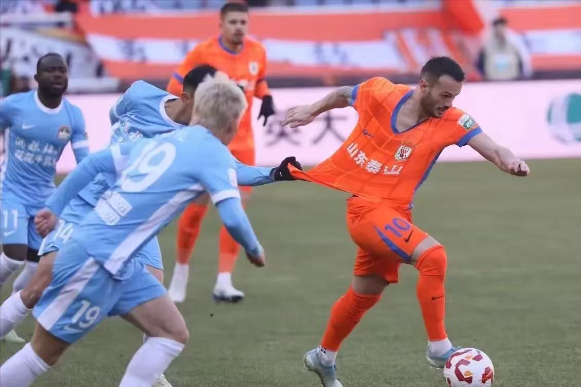 比赛中关键球员发挥稳定,助球队实现反超 比赛中关键球员发挥稳定,助球队实现反超