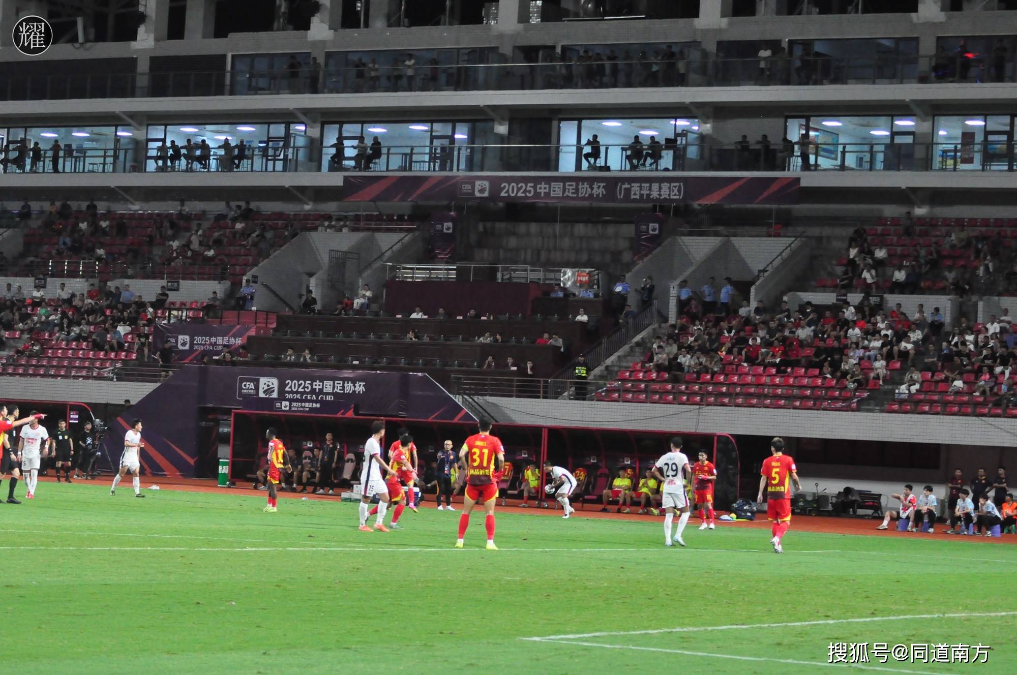 关于足球风云再起：比赛结果引发球迷热议的信息