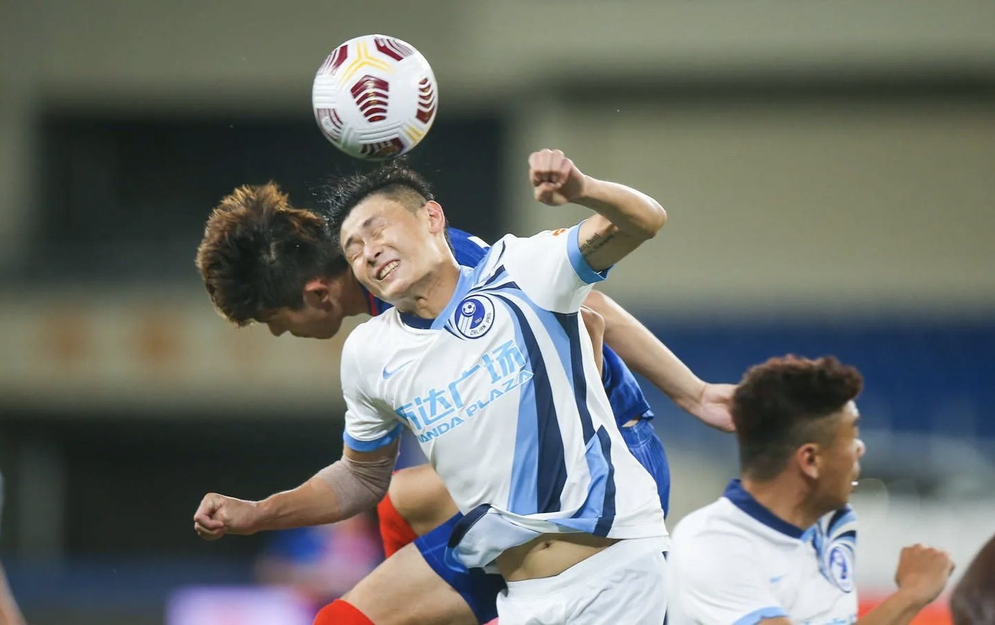 关于球队精诚团结战胜对手实现团体荣耀的信息