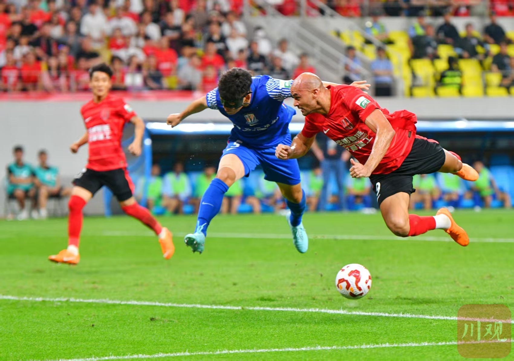 关于上海绿地申花胜北京人和，登顶中超榜首的信息