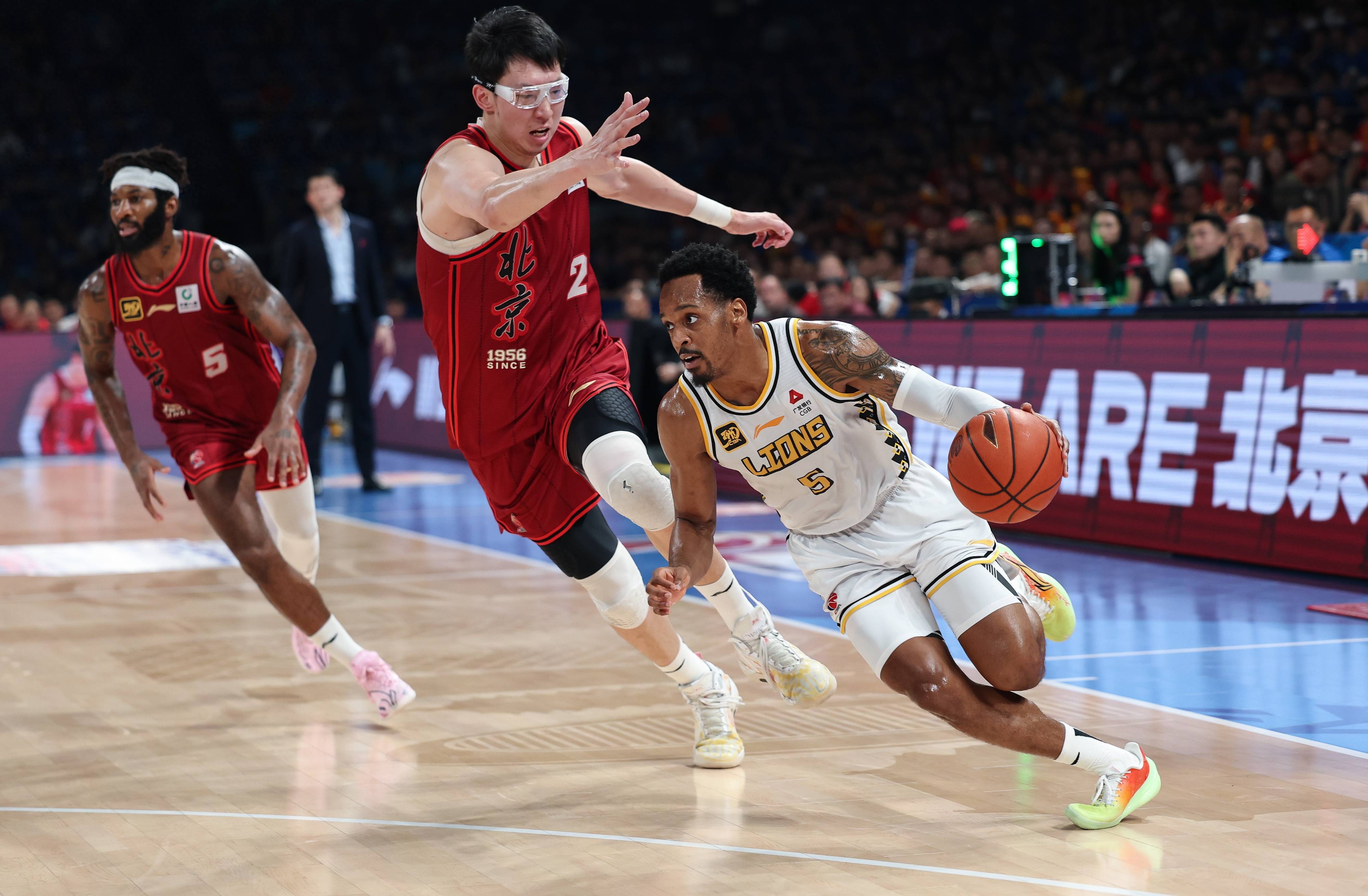 九游娱乐官方-球员间的友谊与竞争共存于篮球场上