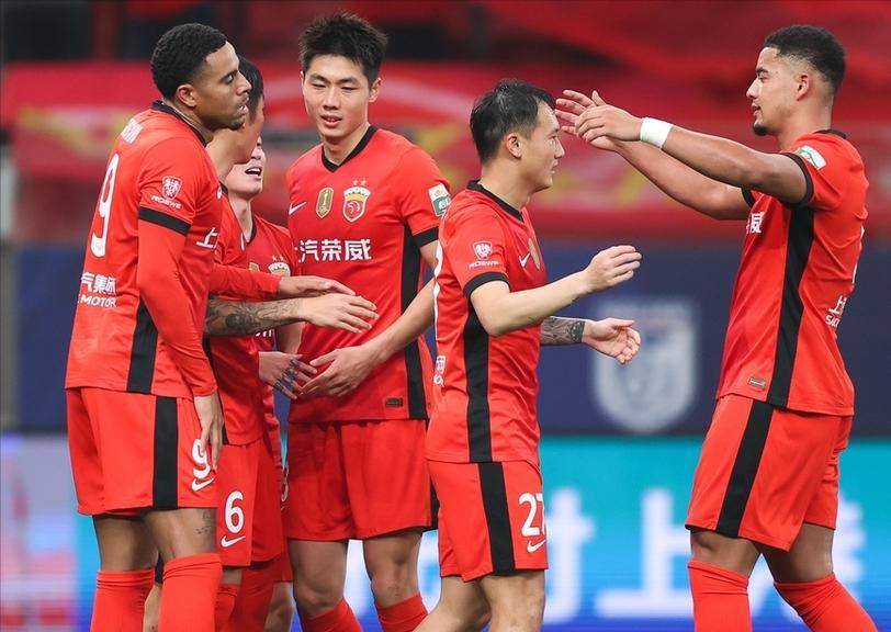 上海上港主场大获全胜，稳居积分榜首的简单介绍