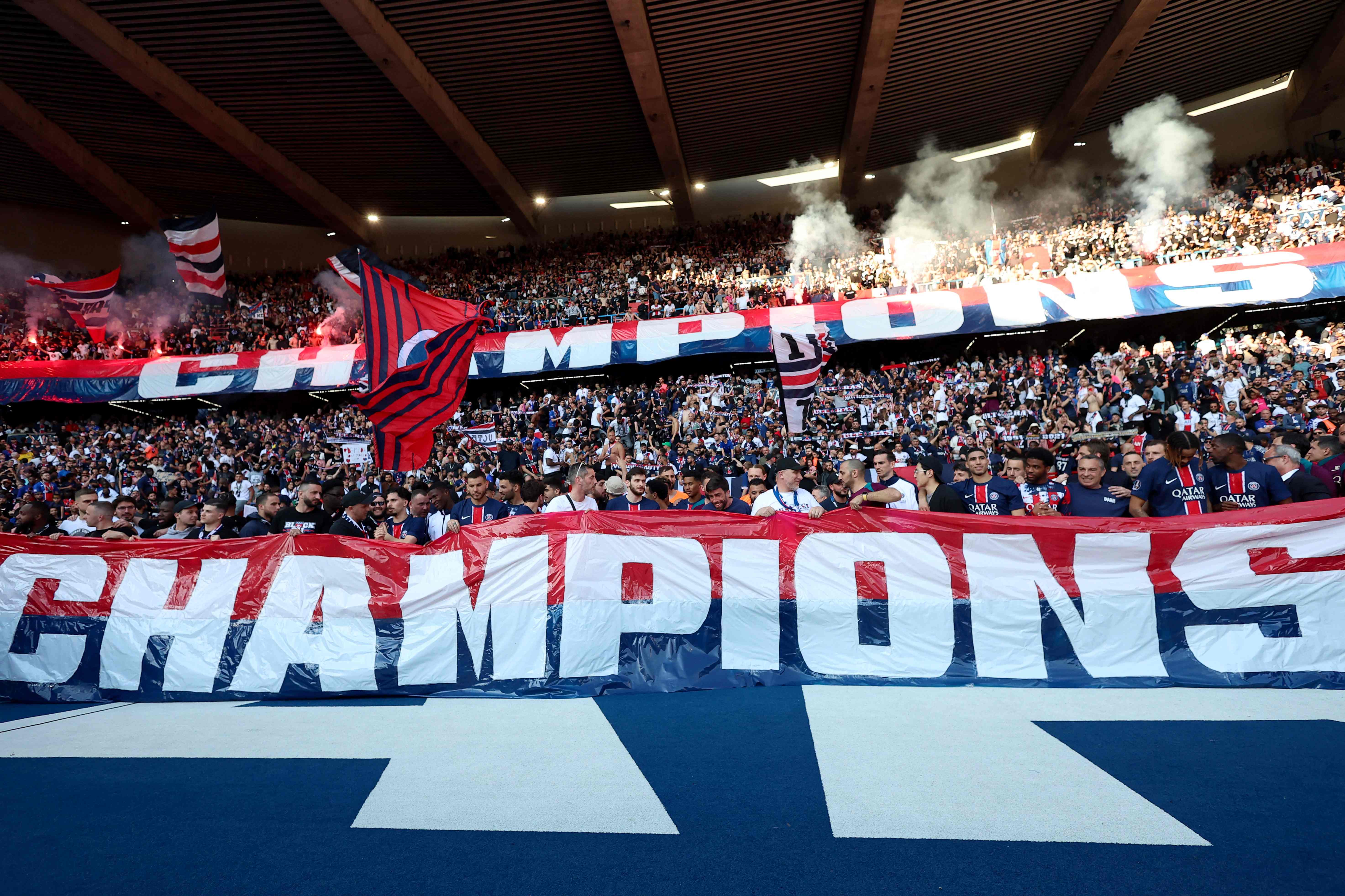 巴黎圣日耳曼再创辉煌联赛制霸在望