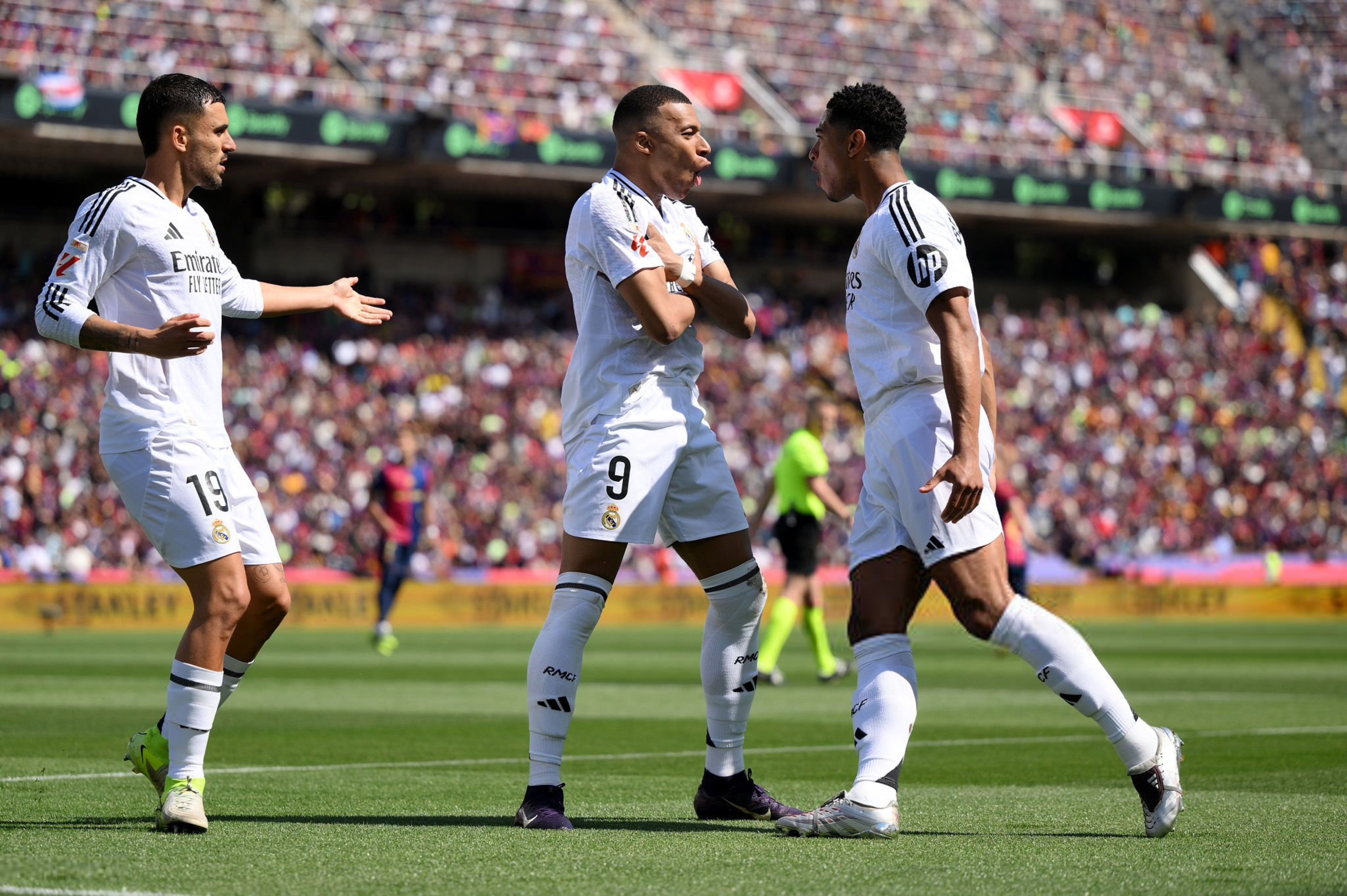 包含皇马主场告捷，CR完美帽子戏法的词条