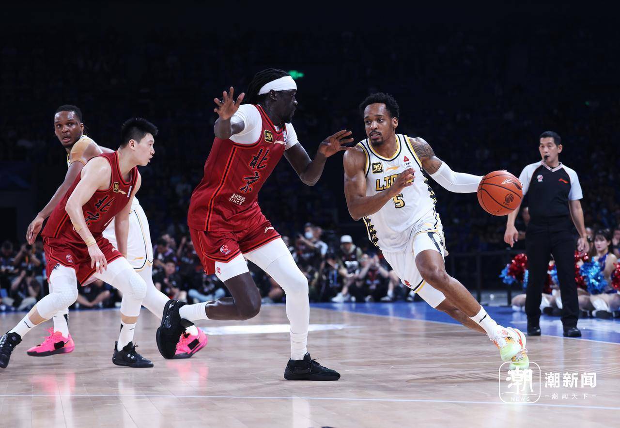 浙江男篮团队合作默契，一举击败对手