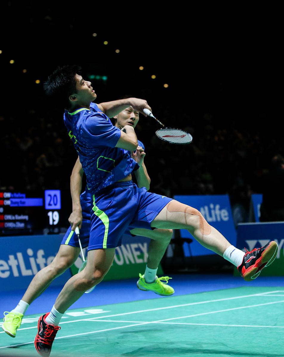 关于羽毛球双打携手冲冠，合作默契无间的信息