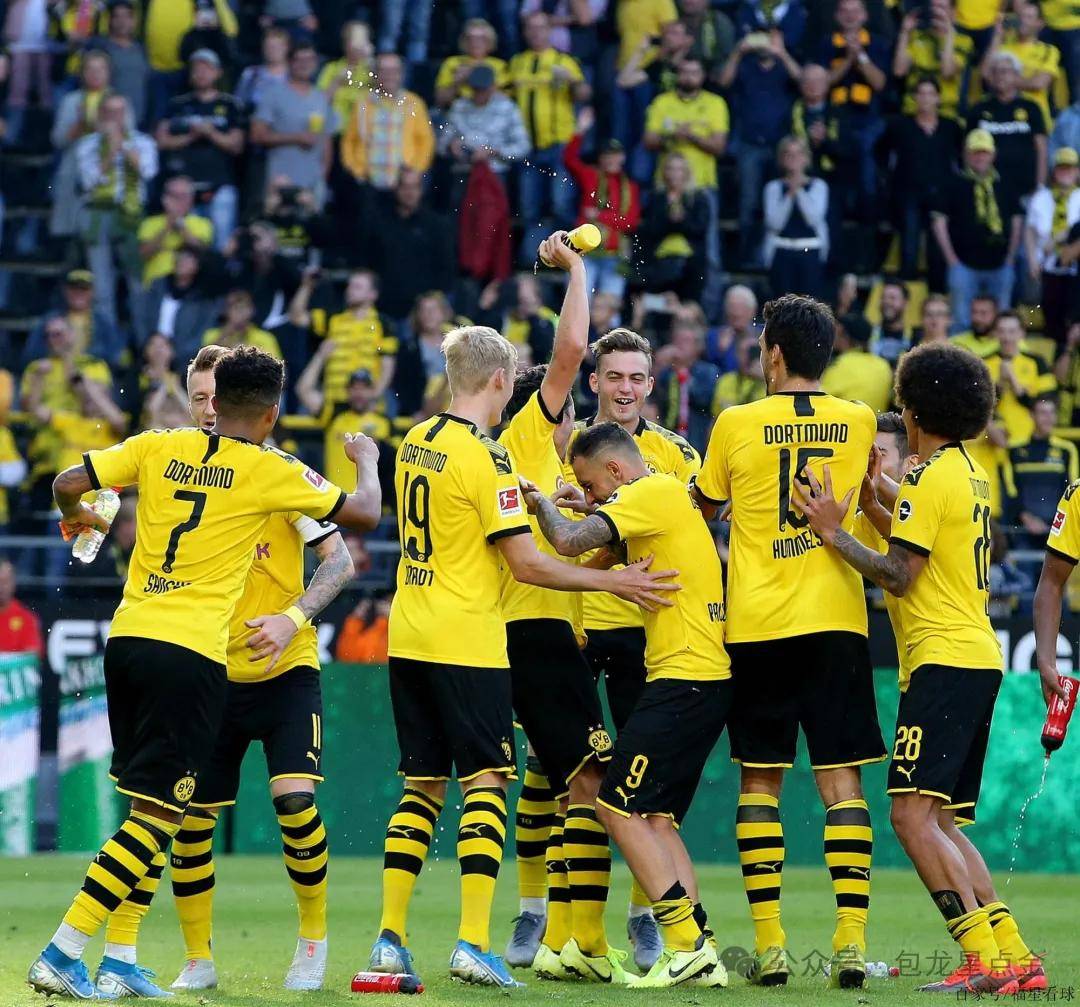 包含沙尔克客场不敌斯图加特，德甲积分继续滑落的词条