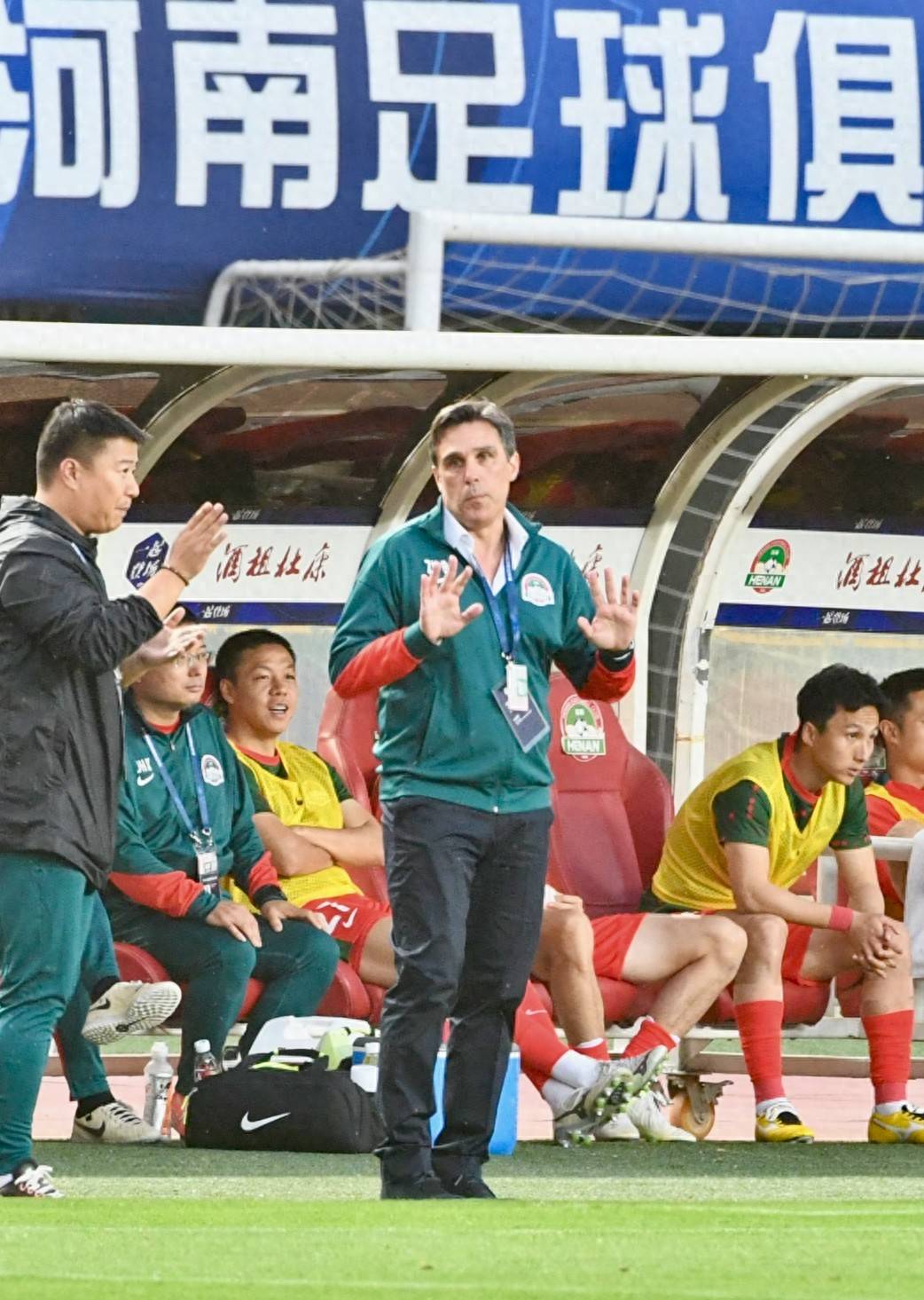 河南建业客场大胜长春亚泰，取得关键胜利