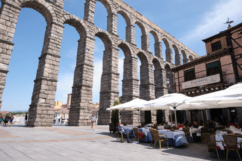 马拉加主场大胜西班牙人，逃离降级区