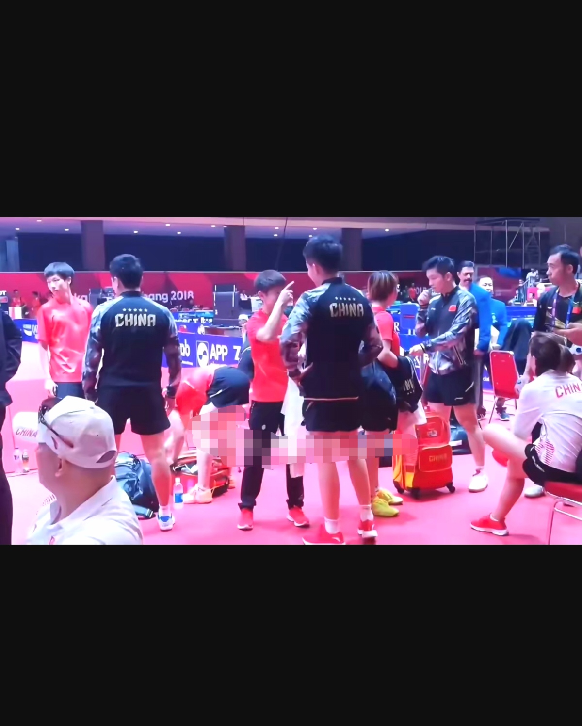 九游娱乐-比赛中双方实力对比，加剧了紧张氛围