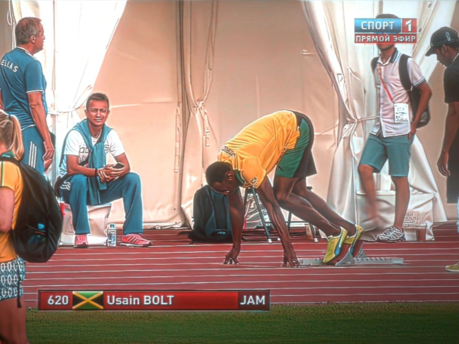 比赛前热身训练，球员们筑牢体魄