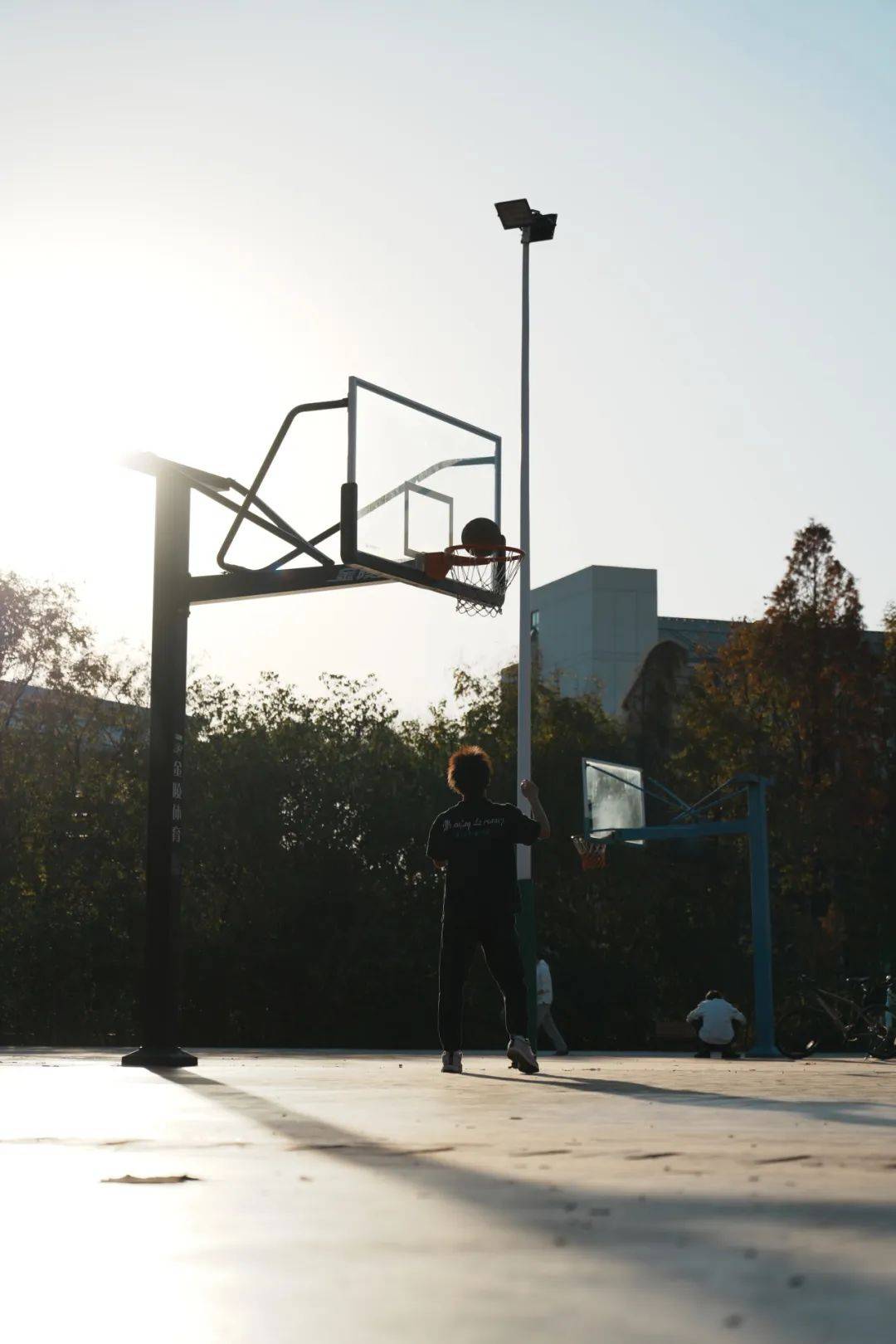 九游娱乐官方网站-血染篮球场，力战无惧接受挑战