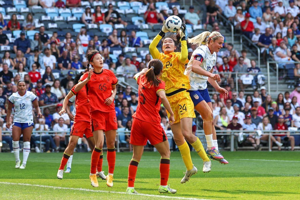 女子足球锦标赛，中方球队实现逆转