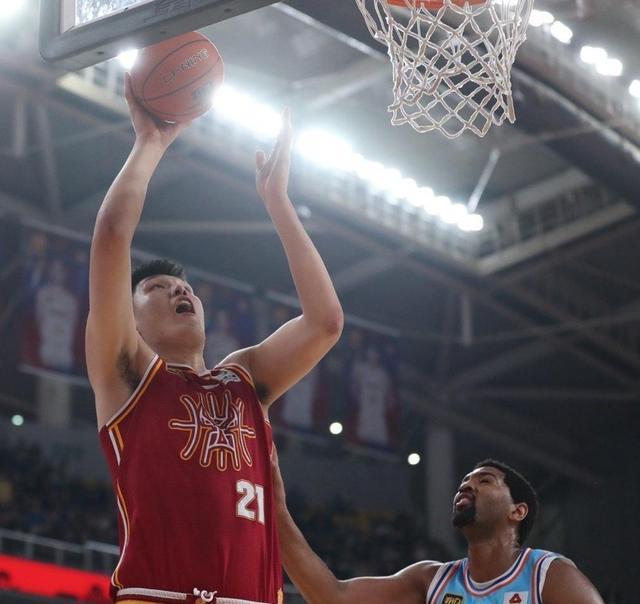 九游体育平台-篮球男子半决赛：两队对决，谁能夺冠