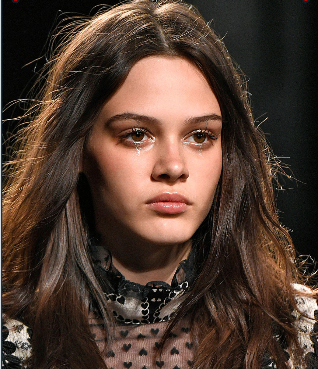 包含芬兰田径选手实力打破纪录，稳占榜首的词条