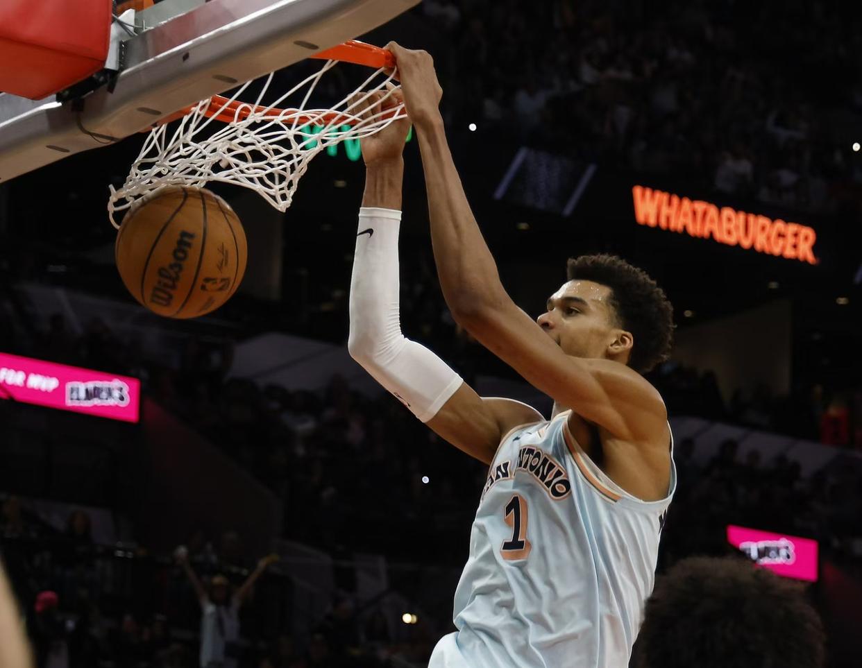 马刺主场击败爵士，突破赛季低谷开始逆袭