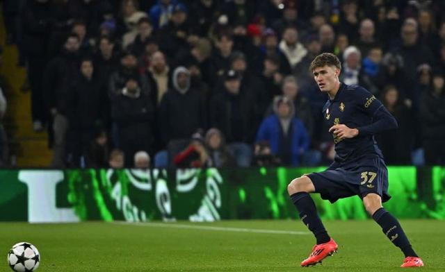 热血竞技场上掀起热浪，胜者屹立不倒