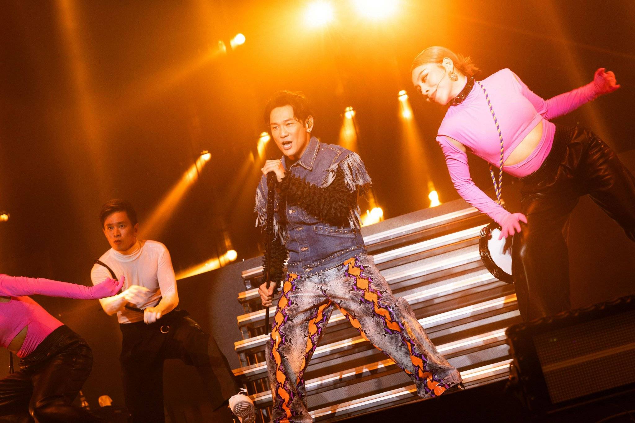 九游娱乐入口-C9轻取T1,CoreJJ开启传奇时刻宿命之战成都决赛之夜,点燃全场激情的简单介绍