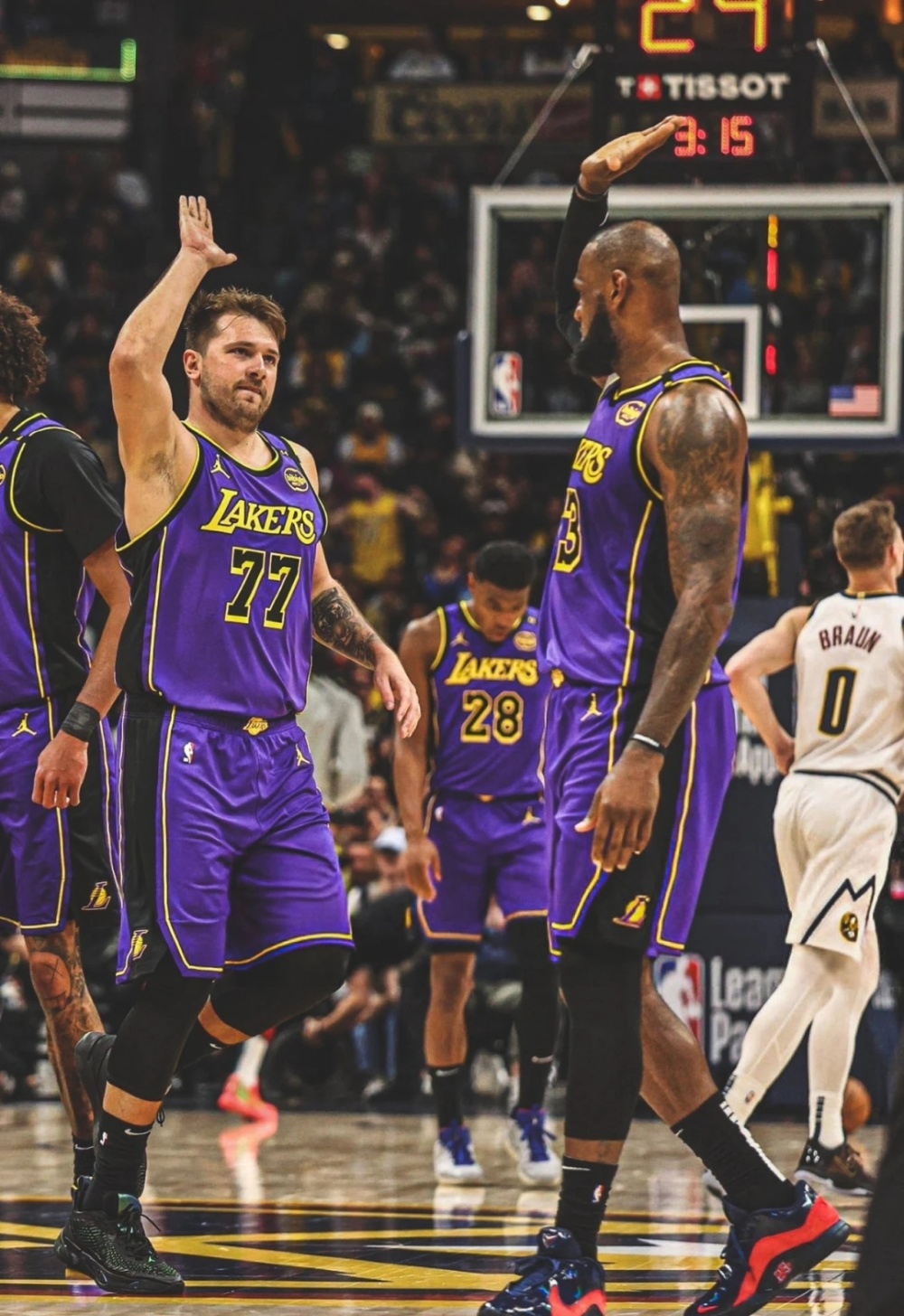 湖人顺利逆转，击败掘金晋级