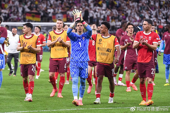 意大利遭遇丹麦挑战卫冕冠军之路 意大利遭遇丹麦挑战卫冕冠军之路