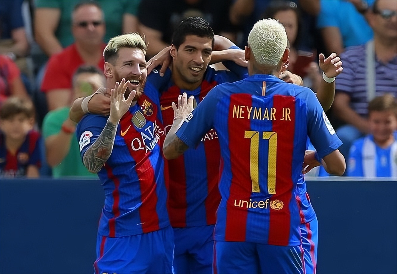 包含丹麦力克多特蒙德，莱万扛起全队的词条