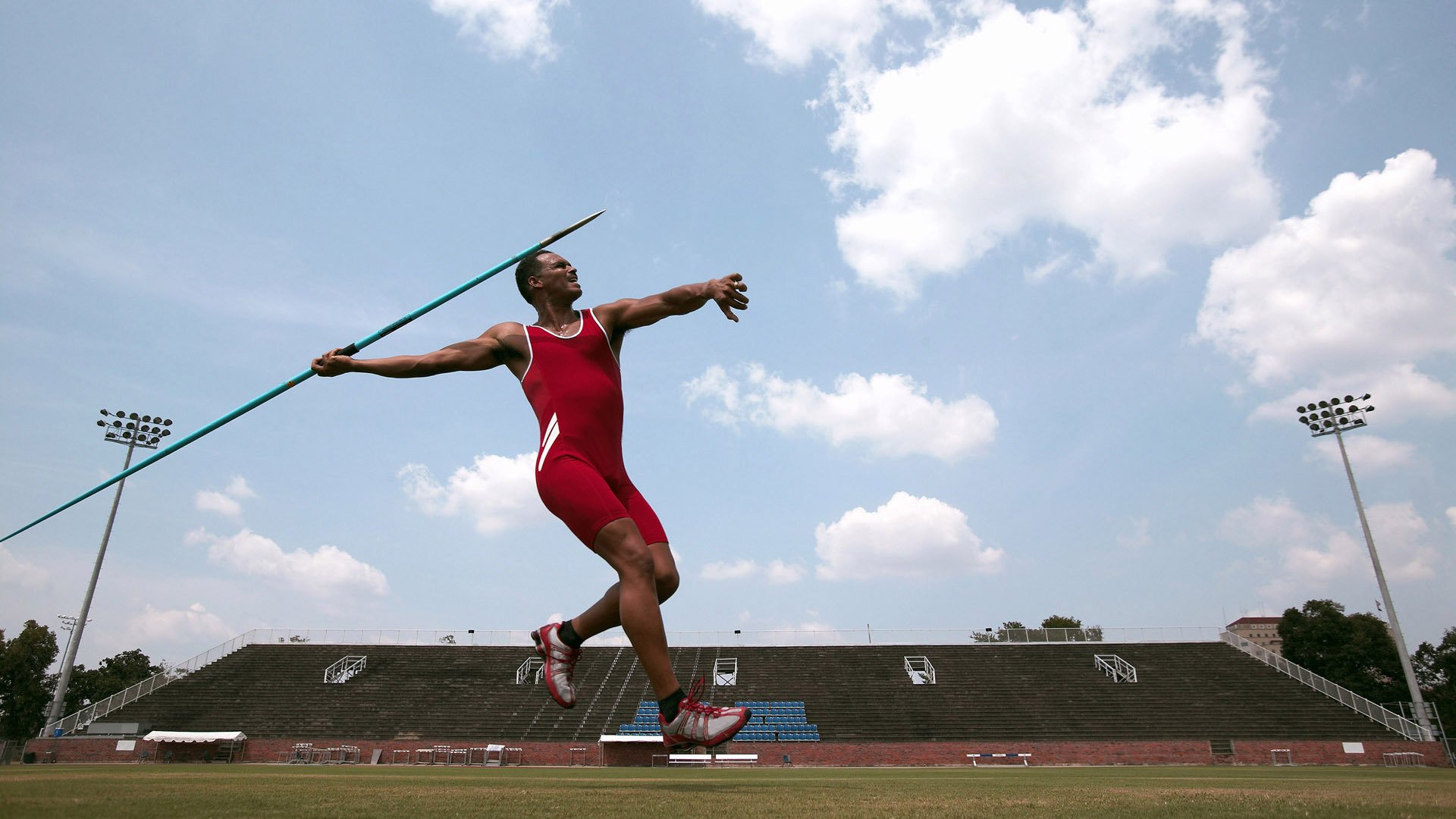 唯一性法则，拉塞尔三圈颠覆四年秩序，雷诺的逆袭如何改写围场生存逻辑